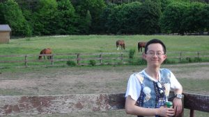 26ニック先生の奥様実家の庭の牧場_R