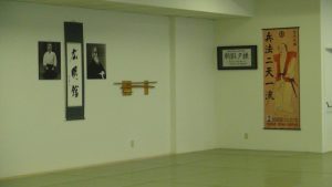 ５トロント道場内の正面_R